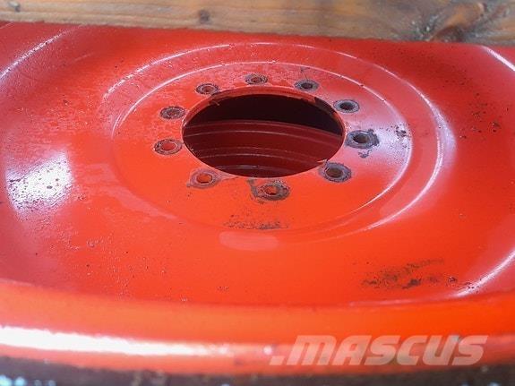 Fendt TRI 2 m/pigg Traktori