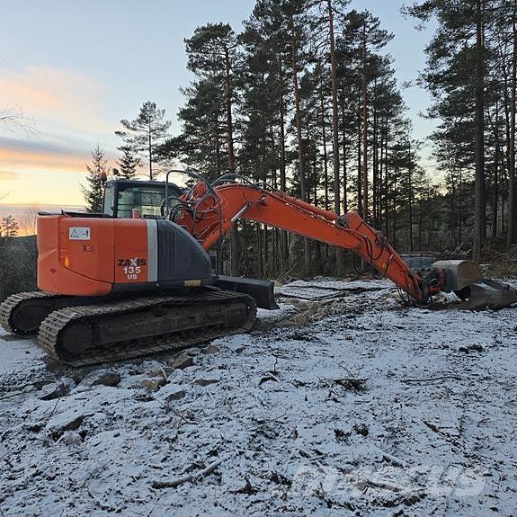 Hitachi ZX135US-3 Bageri gusjeničari