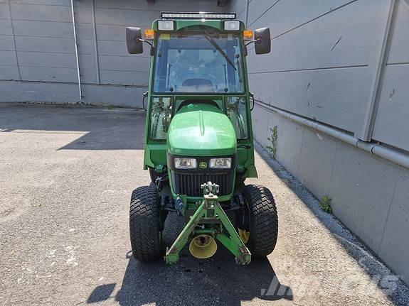 John Deere 2032R Traktori