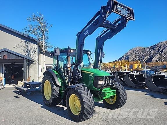 John Deere 5100 R Traktori