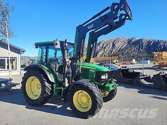 John Deere 5100 R Traktori