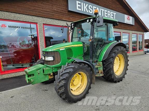 John Deere 5820 Traktori