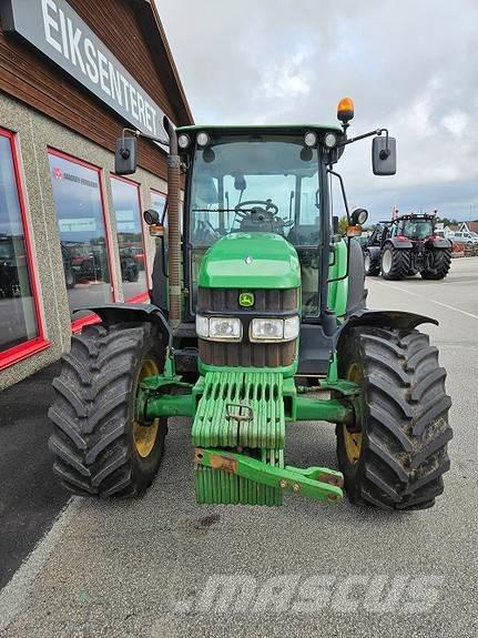John Deere 5820 Traktori