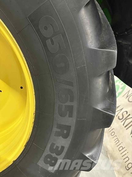 John Deere 6155R Traktori