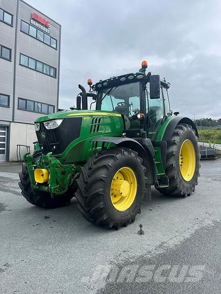John Deere 6215R Traktori