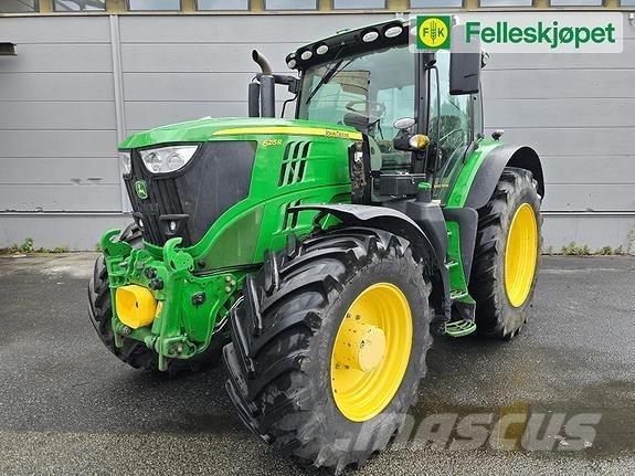 John Deere 6215R Traktori