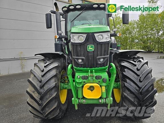 John Deere 6215R Traktori