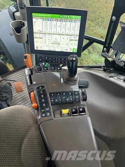 John Deere 6215R Traktori