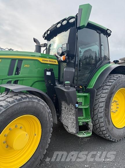 John Deere 6R 250 Traktori