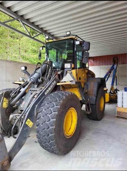 Komatsu WA200 PT Utovarivači na kotačima