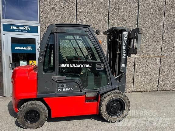 Nissan DF32 14436 Dizelski viličari