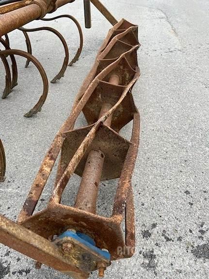 Potila 370 Drugi strojevi i priključci za obradu zemlje