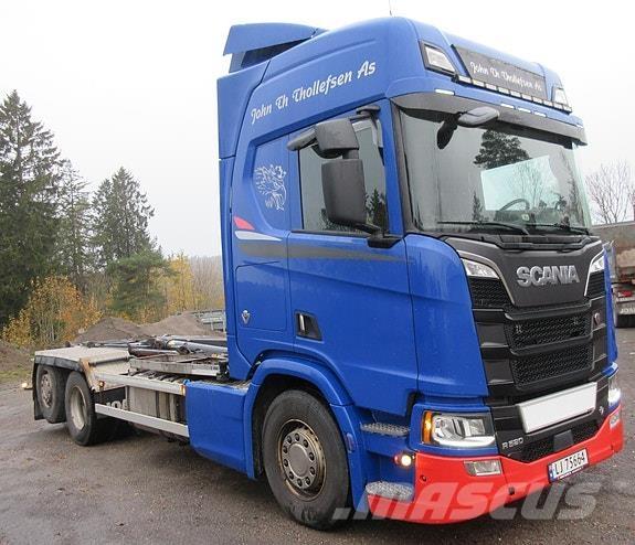 Scania R520 6x2*4 Demontažnii kamioni za podizanje kabela