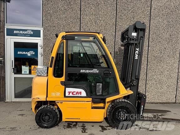 TCM FD25 Dizelski viličari