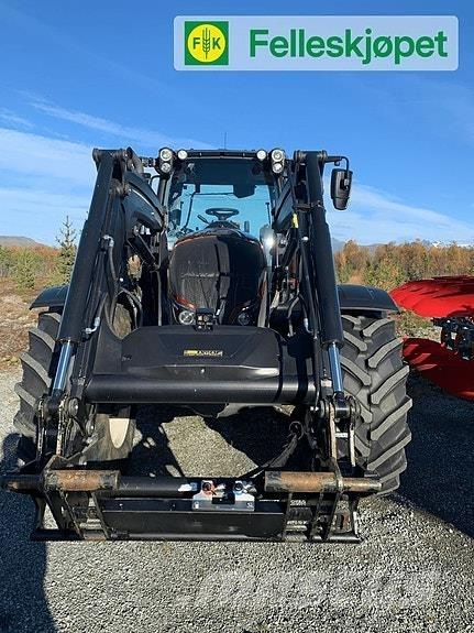 Valtra N124 Traktori