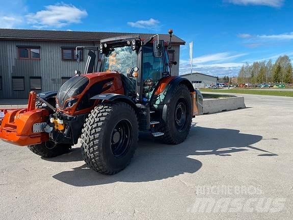 Valtra N175D Traktori