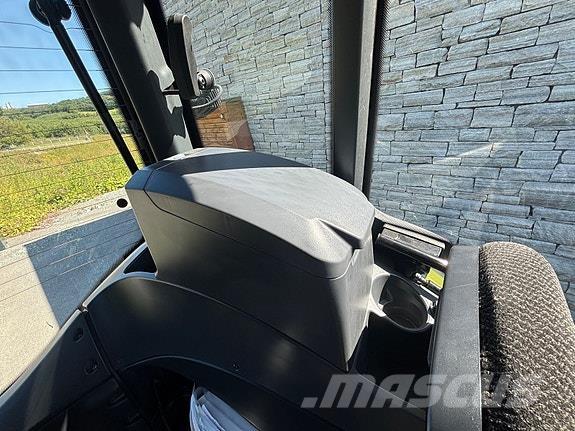 Valtra N175D Traktori