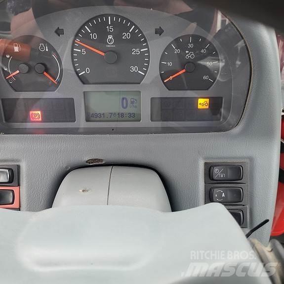 Valtra T213 VERSU Traktori