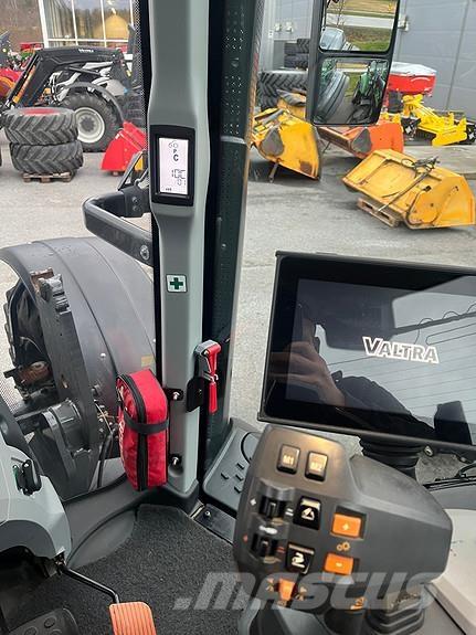 Valtra T234D Traktori