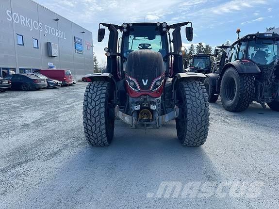 Valtra T235 Traktori