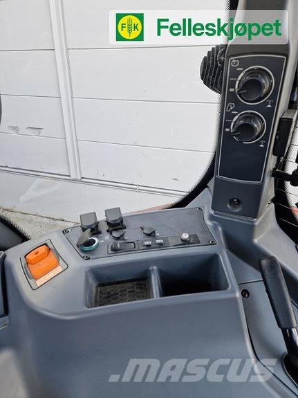 Valtra T235 Traktori