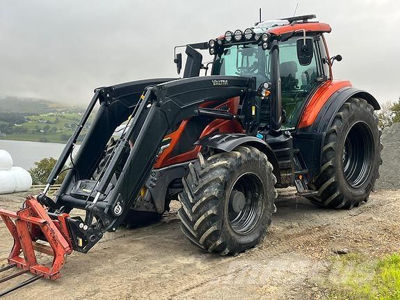 Valtra T235D Traktori