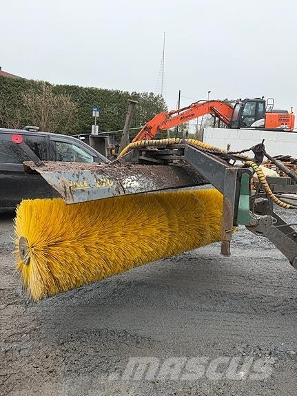   Ostali strojevi za ceste i snijeg