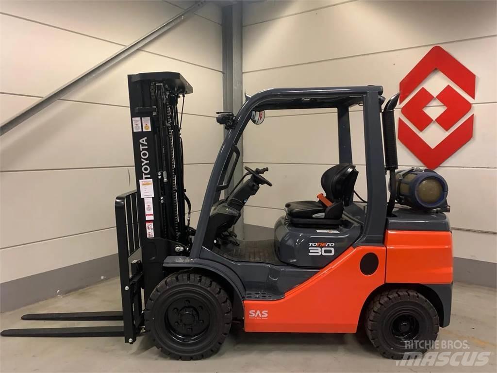 Toyota 02-8FGF30 Plinski viličari