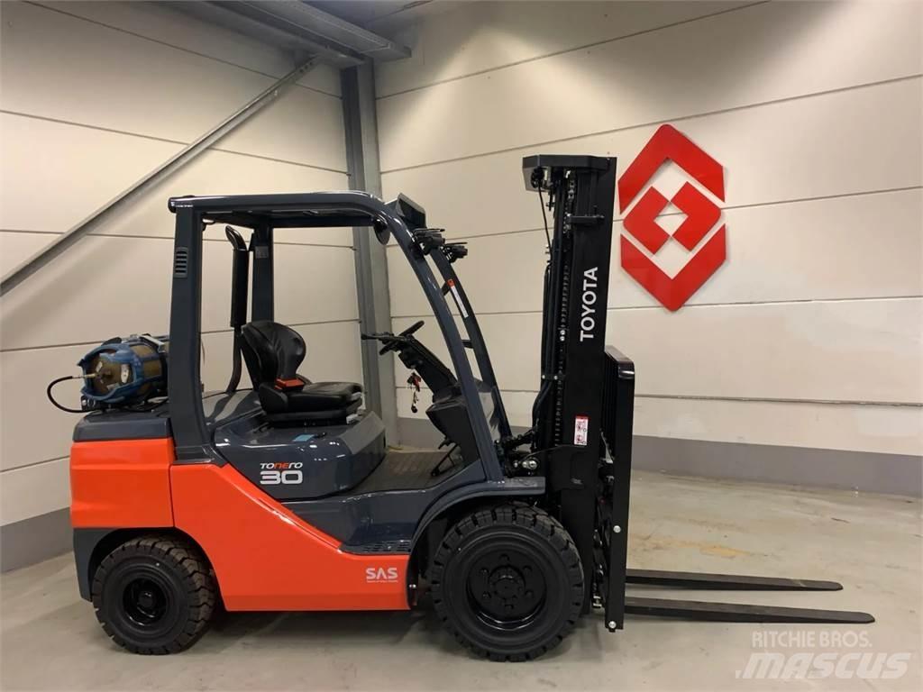 Toyota 02-8FGF30 Plinski viličari