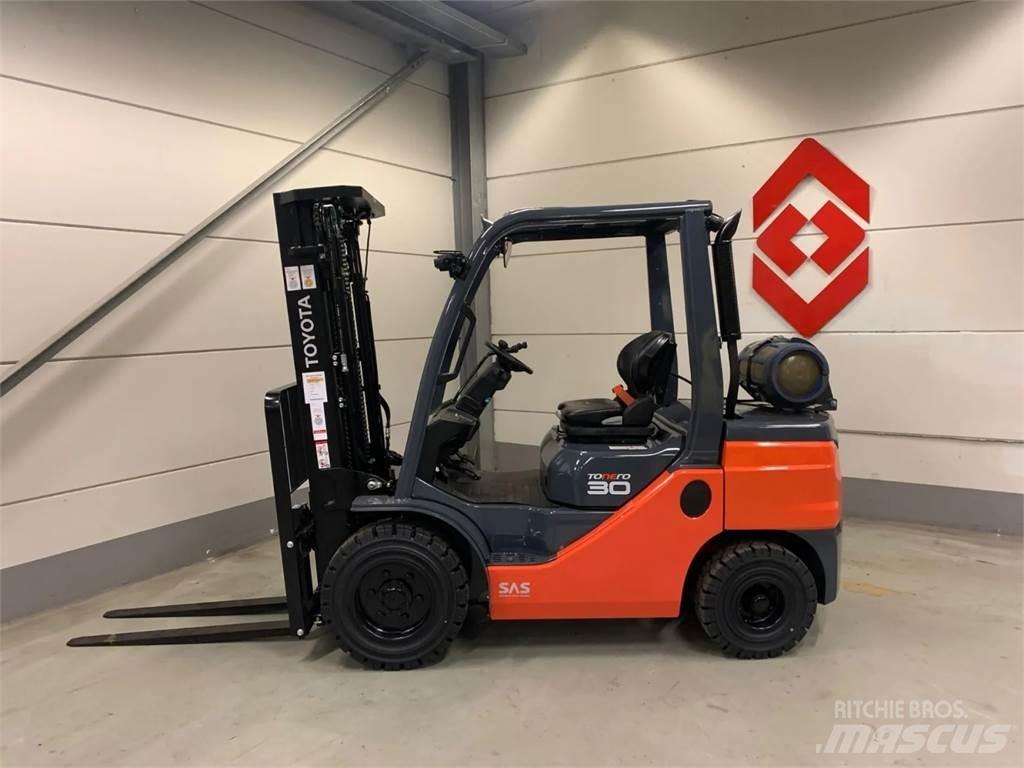 Toyota 02-8FGF30 Plinski viličari