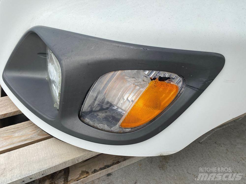 Hino 238 Kabine i unutrašnjost