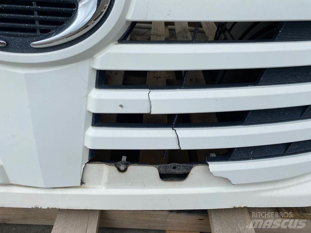 Hino 238 Kabine i unutrašnjost