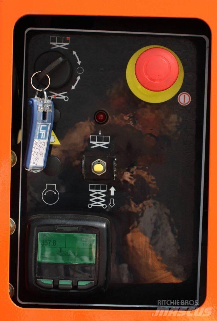 JLG ERT-4769 Škaraste platforme