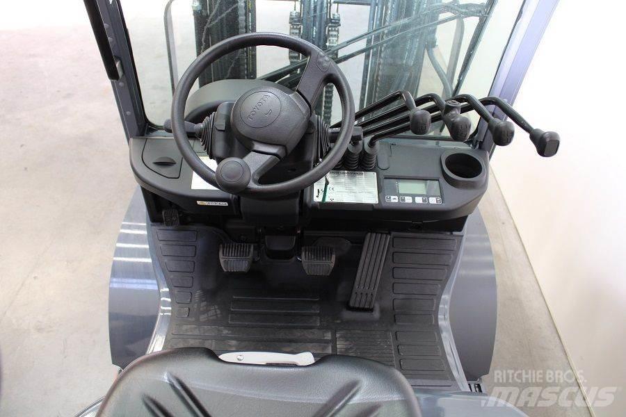Toyota 02-8FGF25 Plinski viličari