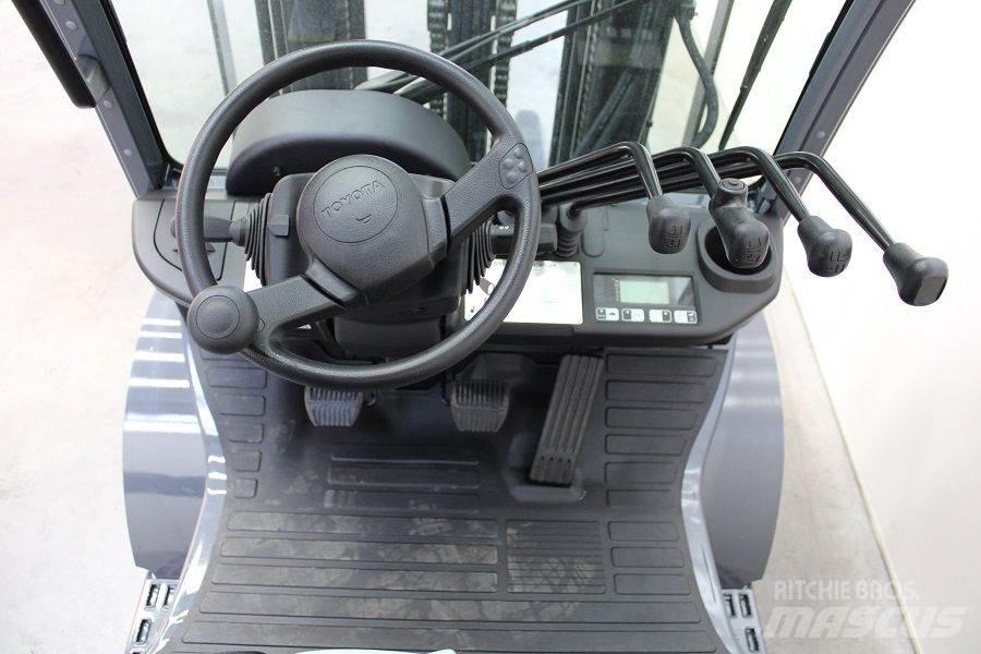 Toyota 02-8FGF25 Plinski viličari