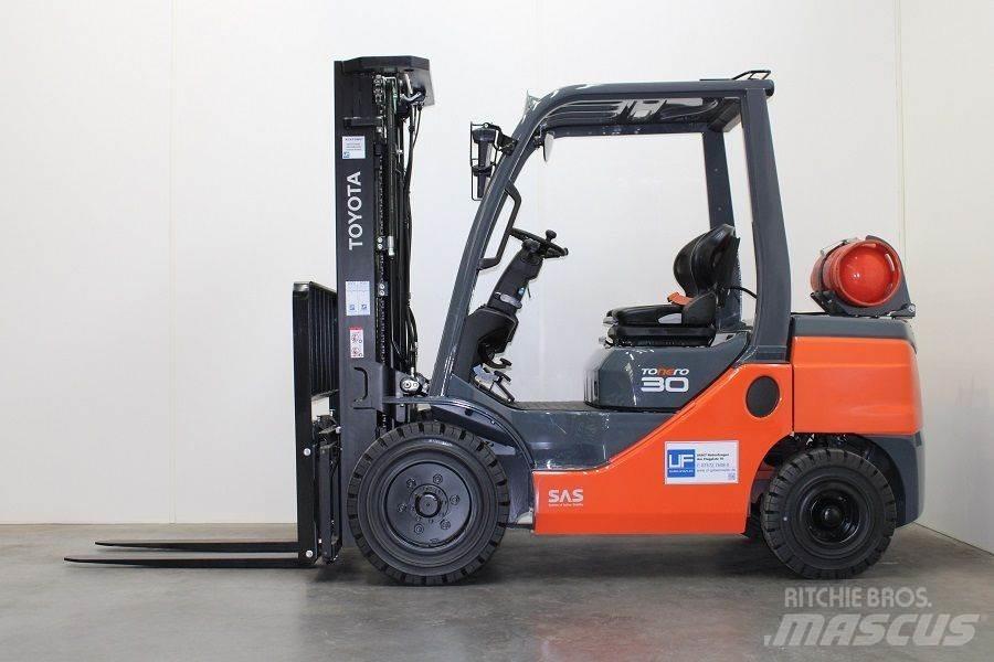 Toyota 02-8FGF30 Plinski viličari
