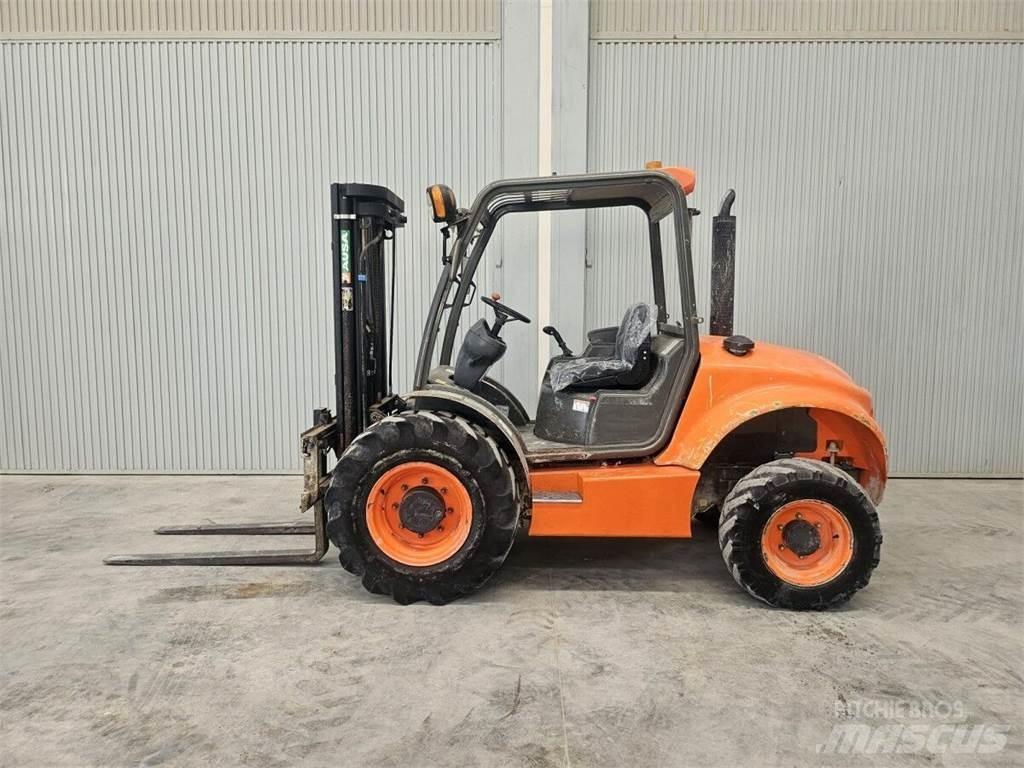 Ausa C250H Terenski viličar