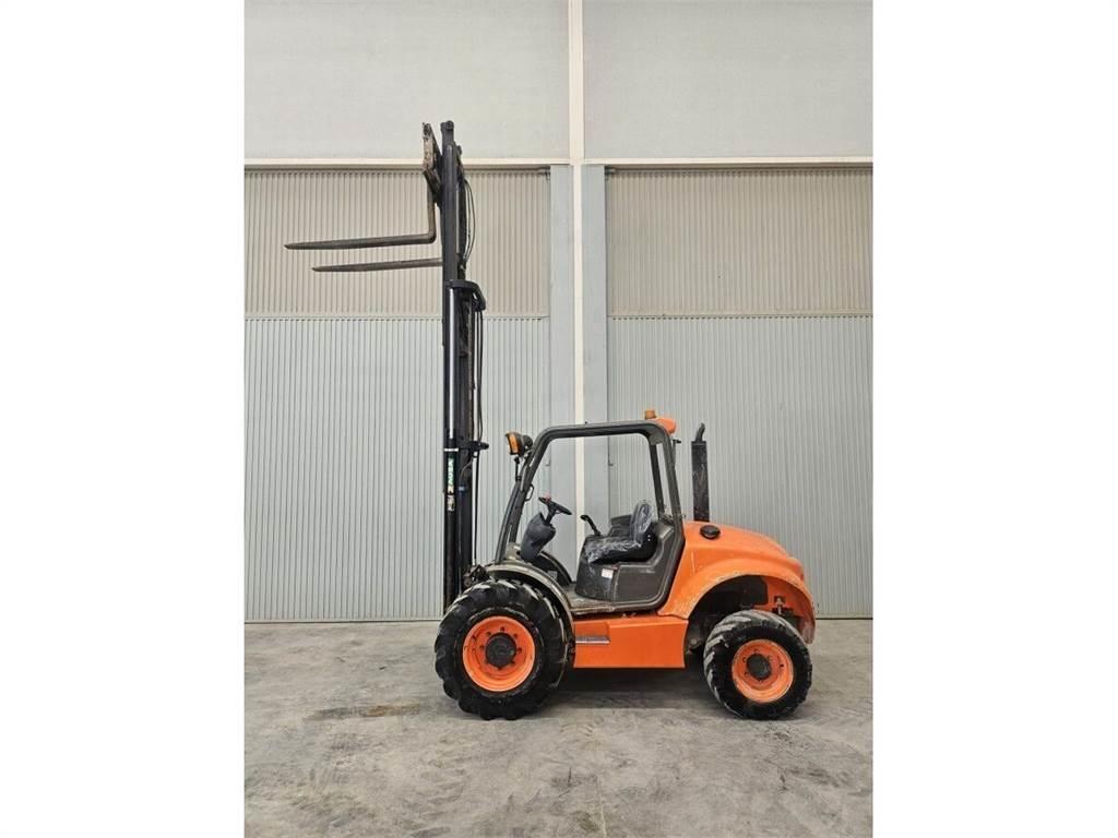 Ausa C250H Terenski viličar
