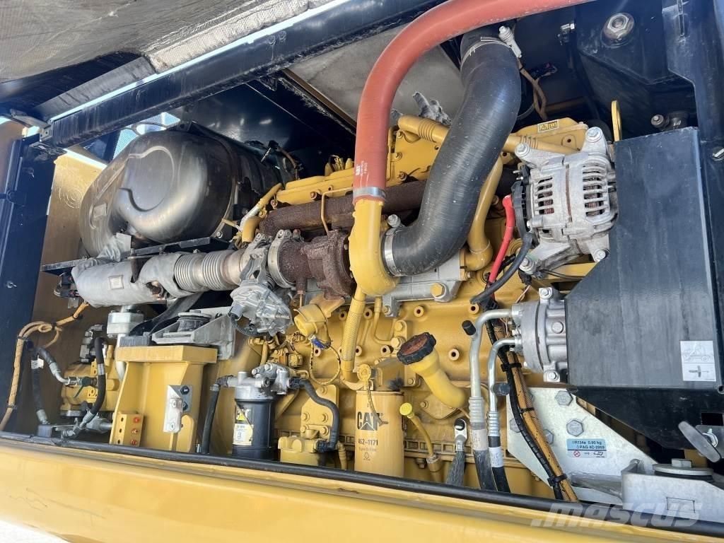CAT M 320 F Bageri na kotačima