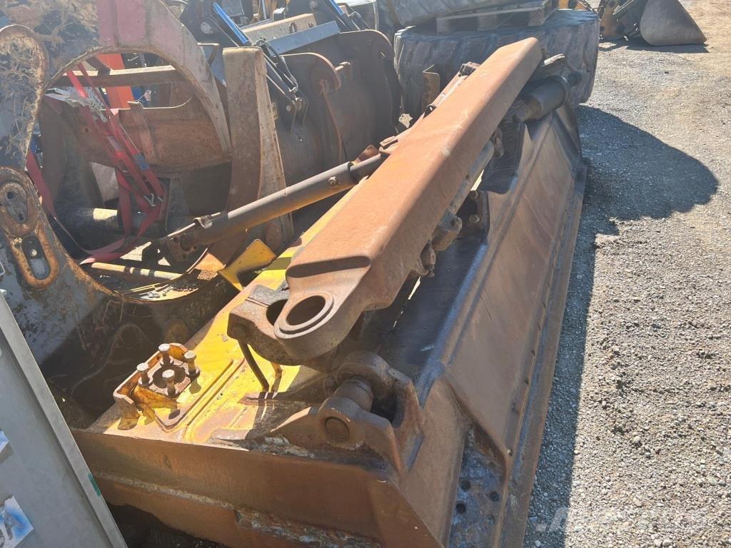 Komatsu D 65 EX-15 Buldožeri gusjeničari