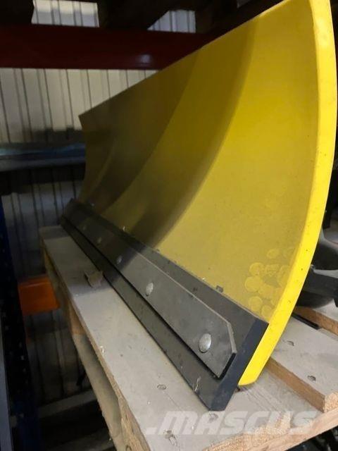 John Deere  Sniježne daske i  plugovi