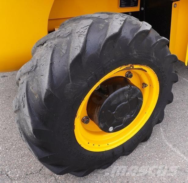 JCB 940-4 Terenski viličar