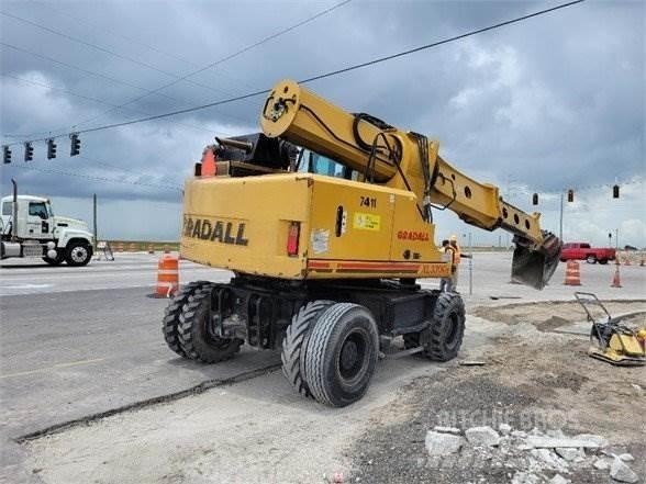 Gradall XL3300 V Bageri na kotačima
