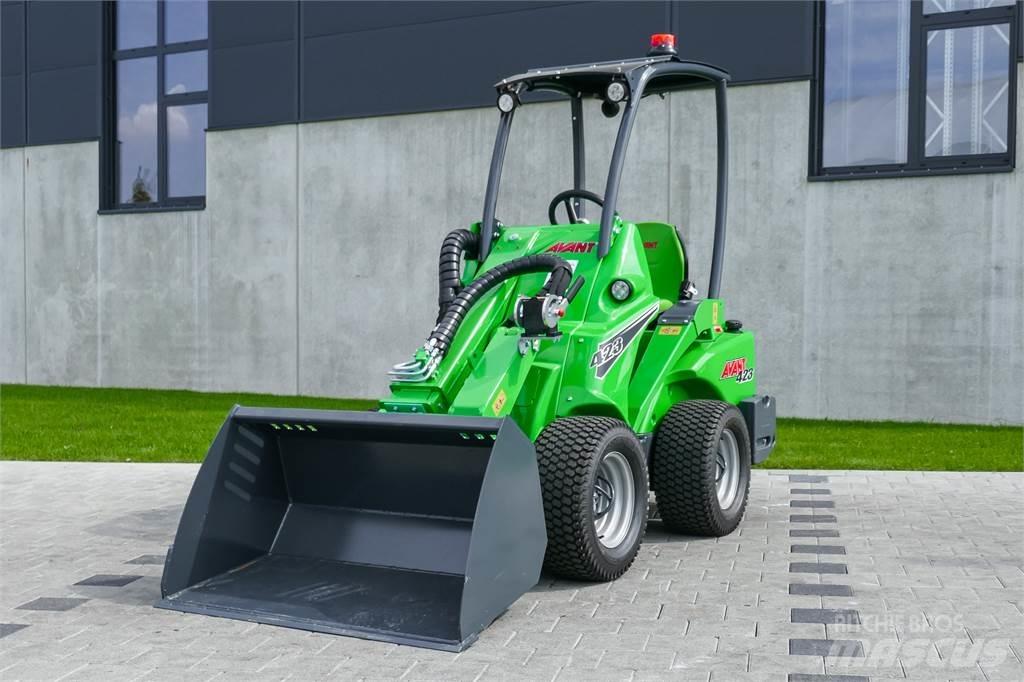 Avant M 423 Mini bageri <7t