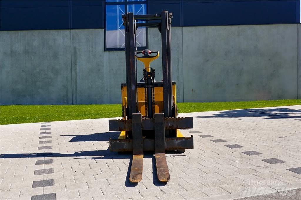 Linde L12 Ručni električni viličar