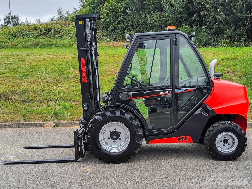 Manitou MC 25-4 Terenski viličar