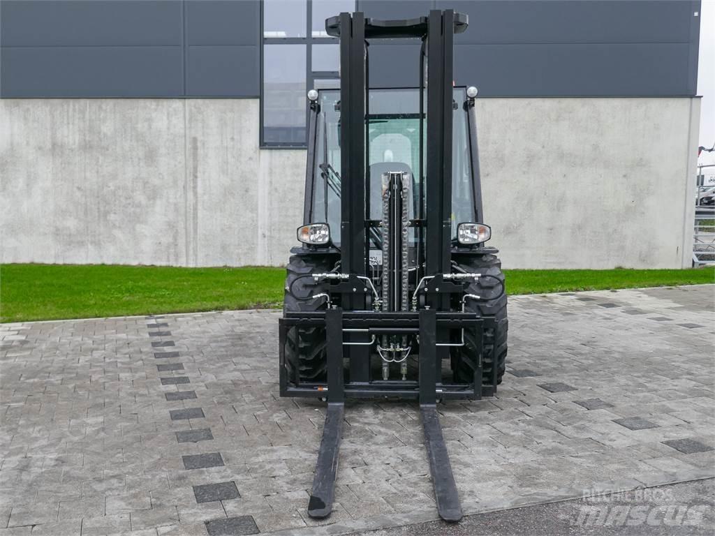 Manitou MC 30-4 Terenski viličar