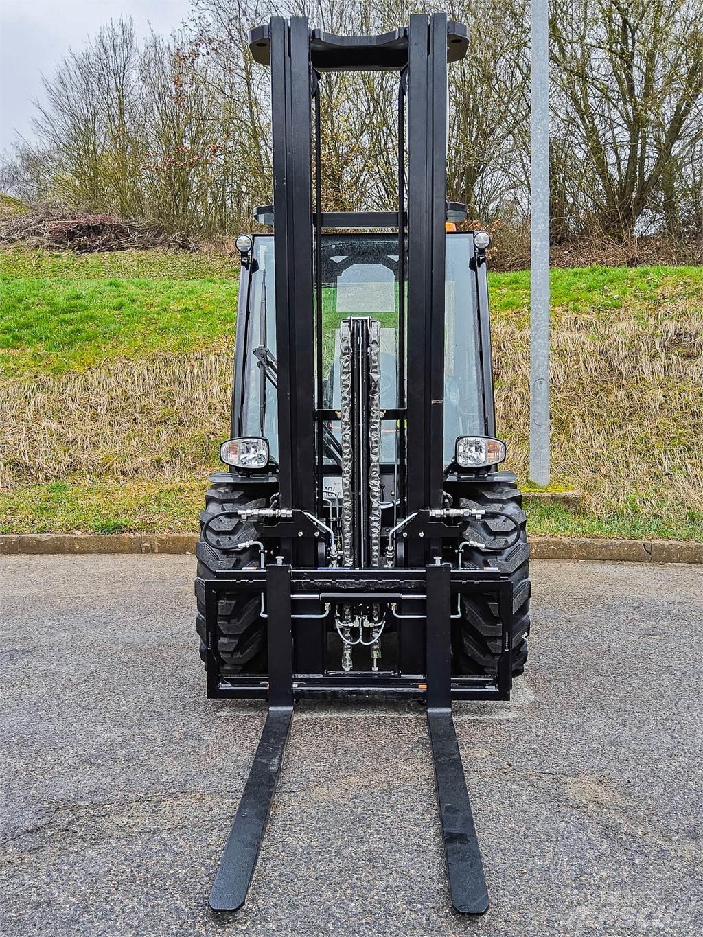 Manitou MC 30-4 Terenski viličar