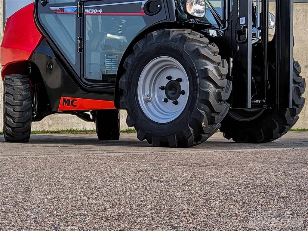 Manitou MC 30-4 Terenski viličar