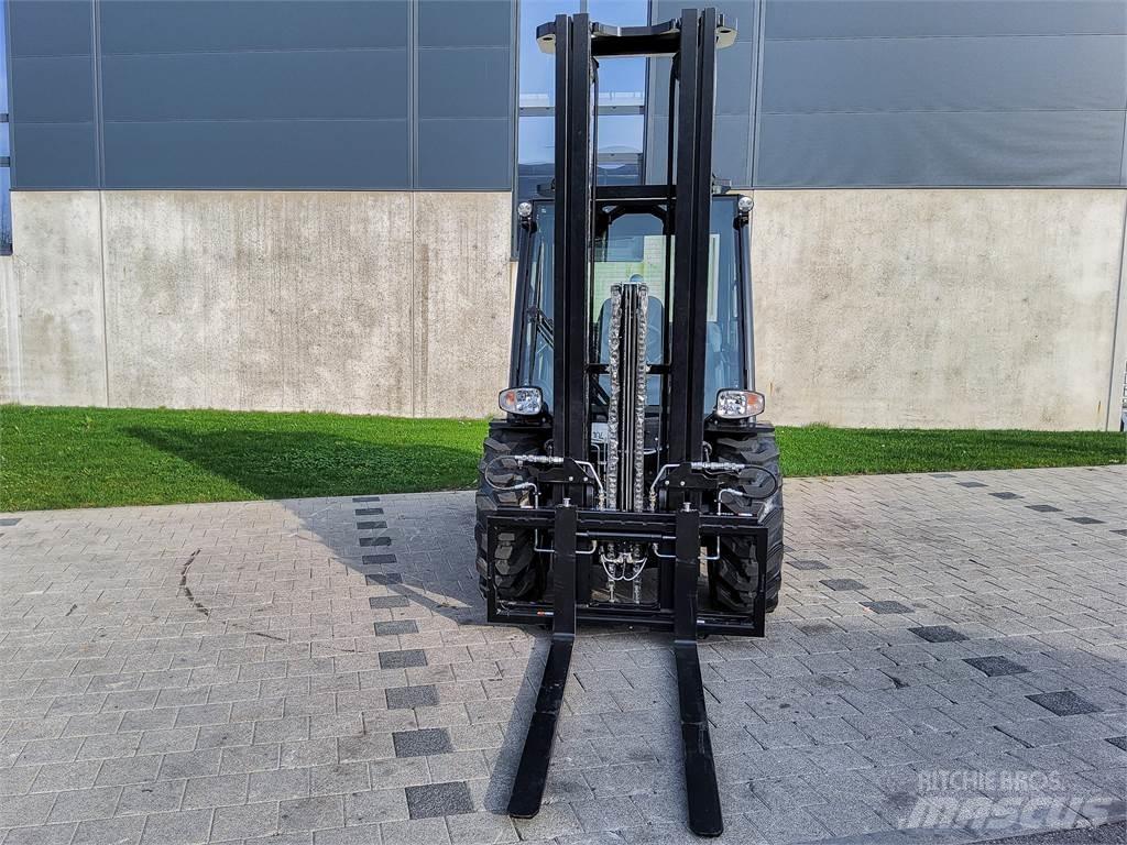 Manitou MC 30-4 Terenski viličar